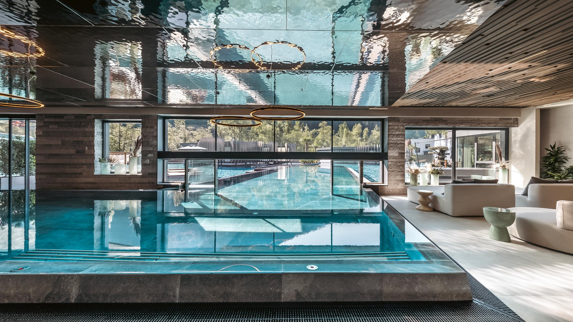 Ihr 5-Sterne-Hotel in Südtirol mit jeglichem Luxus Ihr 5-Sterne-Hotel in Südtirol mit jeglichem Luxus