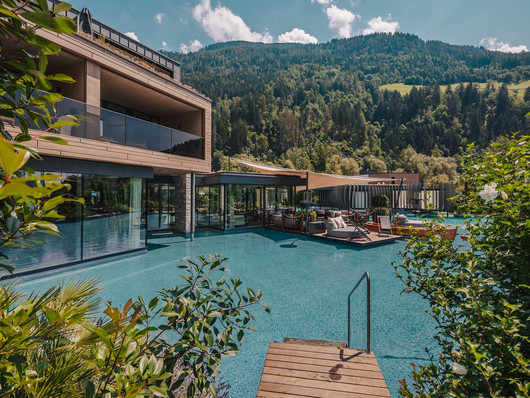 Ihr 5-Sterne-Hotel in Südtirol mit jeglichem Luxus Ihr 5-Sterne-Hotel in Südtirol mit jeglichem Luxus