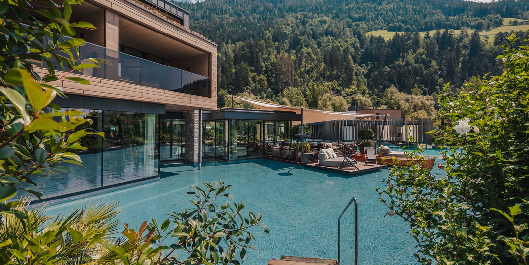 Ihr 5-Sterne-Hotel in Südtirol mit jeglichem Luxus Ihr 5-Sterne-Hotel in Südtirol mit jeglichem Luxus